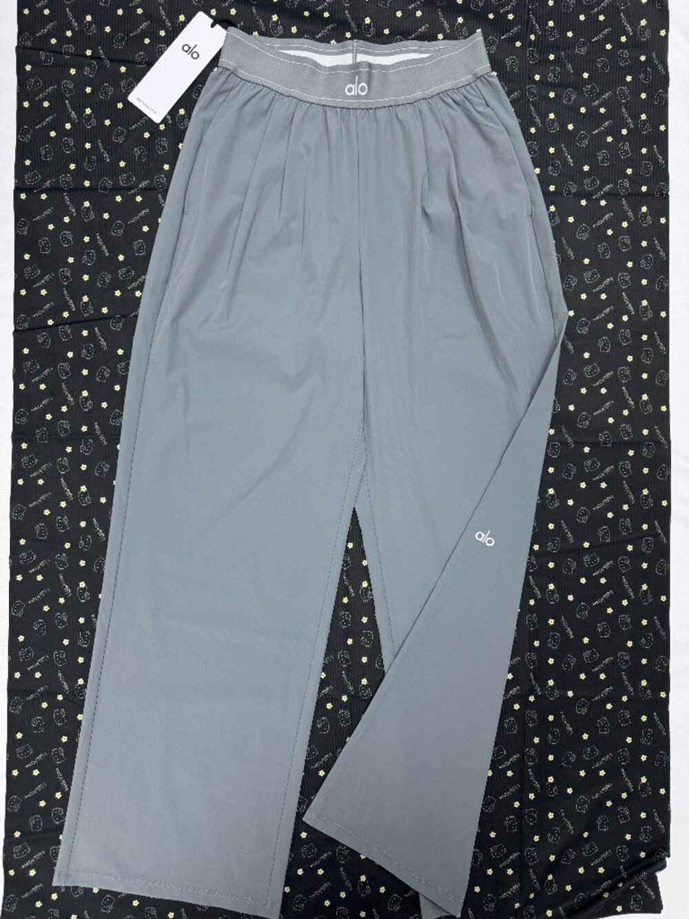 NWT Alo Yoga Steel Grey Trouser Regular 30" 🤩 Sleek Comfort Pants | Active Chic - Picture 2 of 8